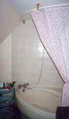 bathroom-1-small.jpg (2591 bytes)