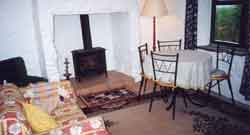 gite-inside-1-small.jpg (4107 bytes)