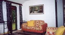 gite-inside-3-small.jpg (4153 bytes)