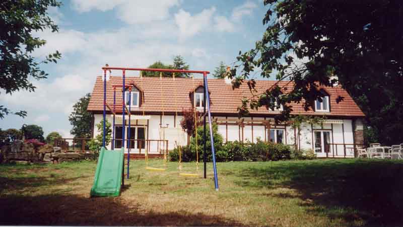 house-swings-1-800.jpg (33576 bytes)