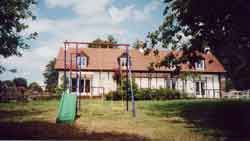 house-swings-1-swing.jpg (4785 bytes)