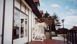 veranda-2-1-small.jpg (4448 bytes)