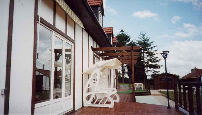 veranda-2-800.jpg (25005 bytes)