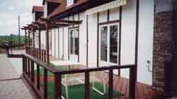 veranda-3-1-small.jpg (11525 bytes)