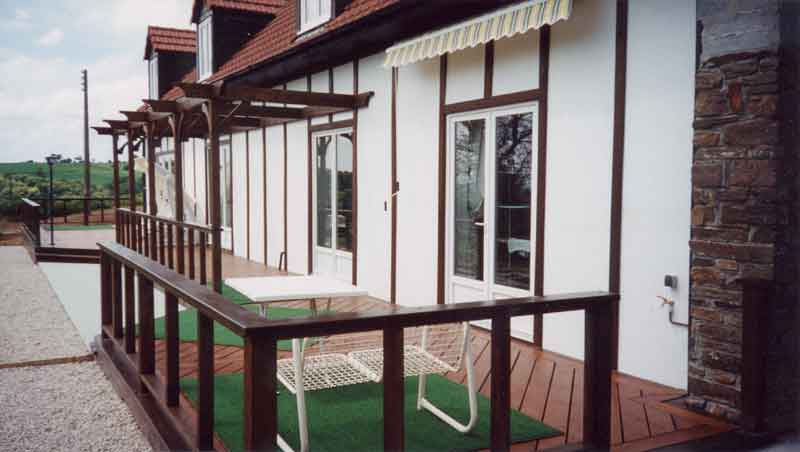 veranda-3-800.jpg (27751 bytes)