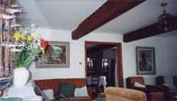sittingroom-2-small.jpg (10718 bytes)