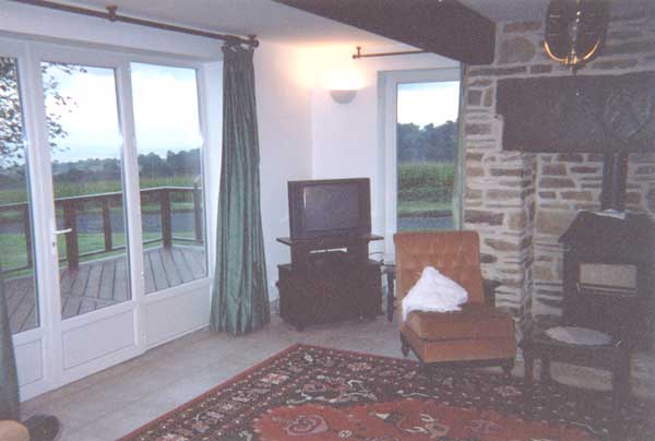 sittingroom1-600.jpg (89684 bytes)