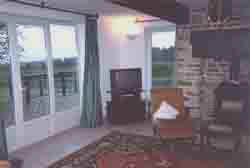 sittingroom1-sm.jpg (8697 bytes)