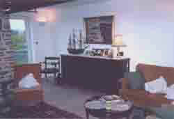 sittingroom3-sm.jpg (8523 bytes)